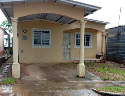 Imagen de bien en venta ubicado en: Panamá Oeste, La Chorrera, La Chorrera, Urbanización Estancia Las Mendoza, Casa 15T, calle Malagueto